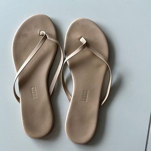 Tkees nude sandals